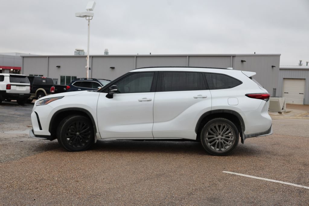 2023 Toyota Highlander XSE photo 2