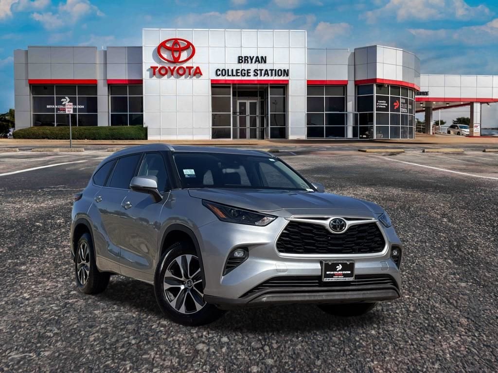 2023 Toyota Highlander XLE's photo