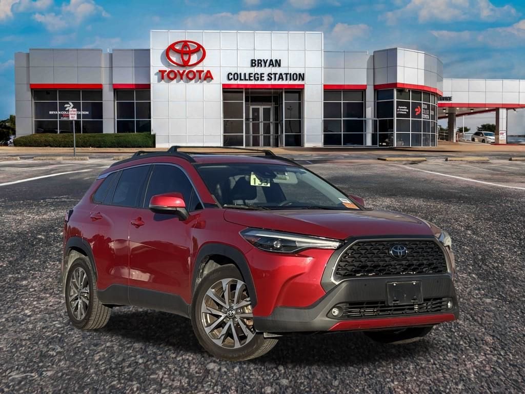2022 Toyota Corolla Cross XLE's photo