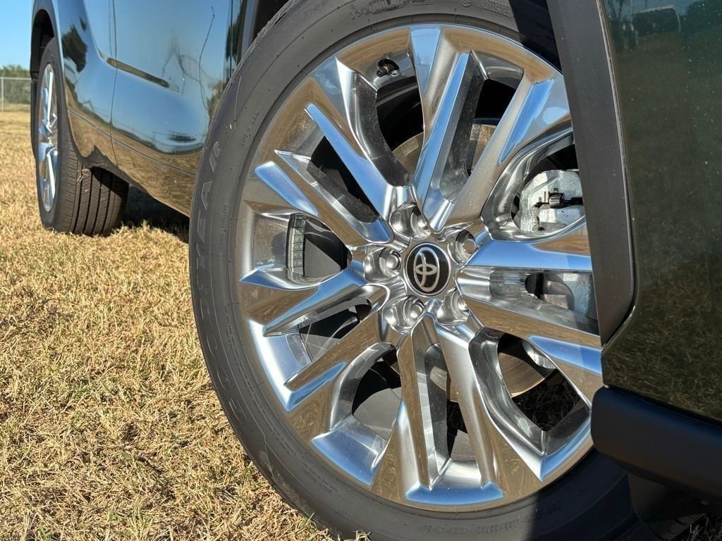 New 2025 Toyota Highlander Limited LIMITED FWD