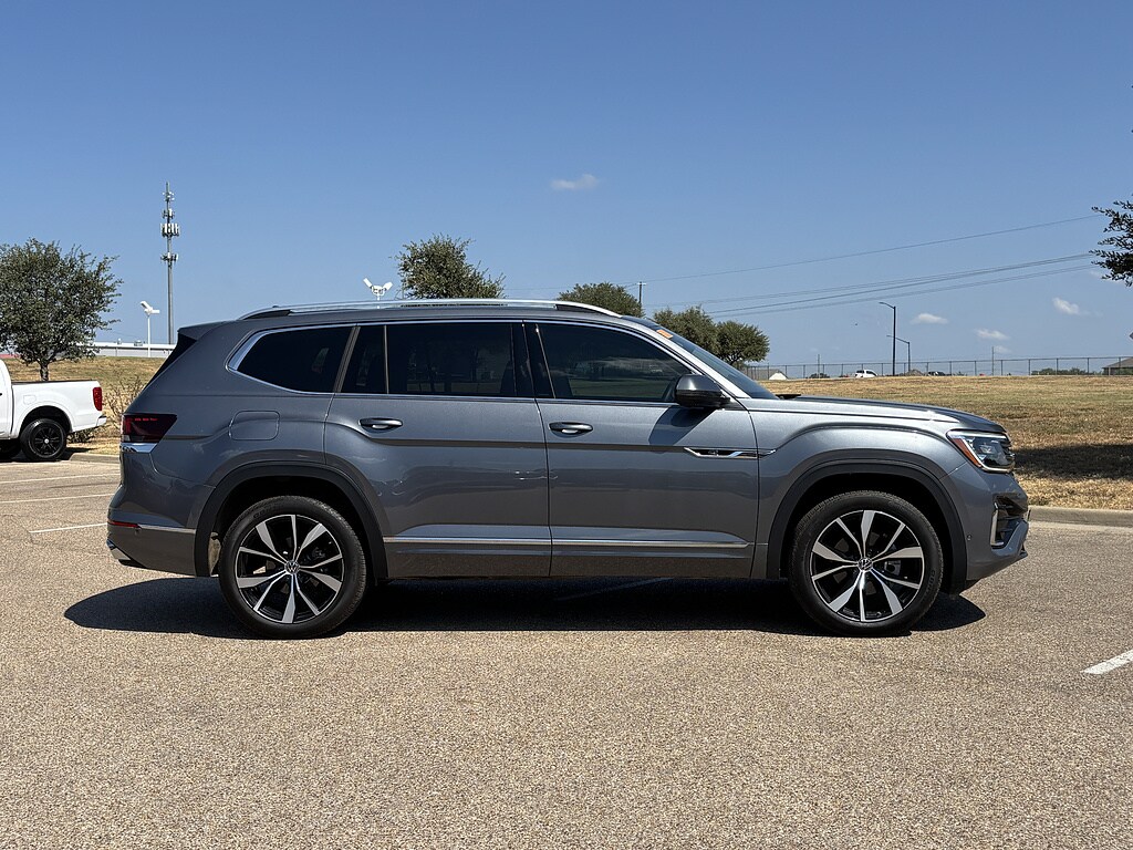 Used 2024 Volkswagen Atlas 2.0T SEL Premium R-Line SUV