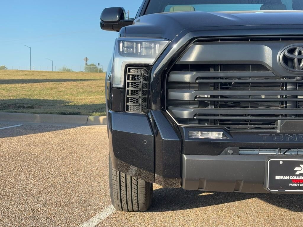 New 2026 Toyota Tundra Limited LIMITED CREWMAX 5.5