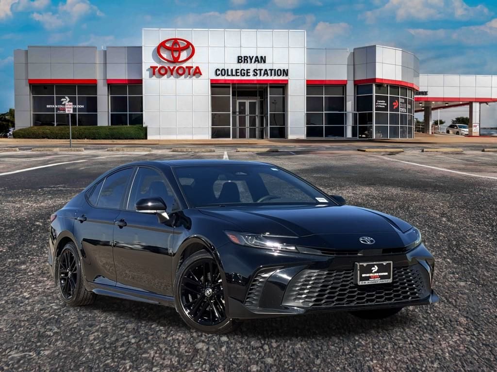 2025 Toyota Camry SE's photo