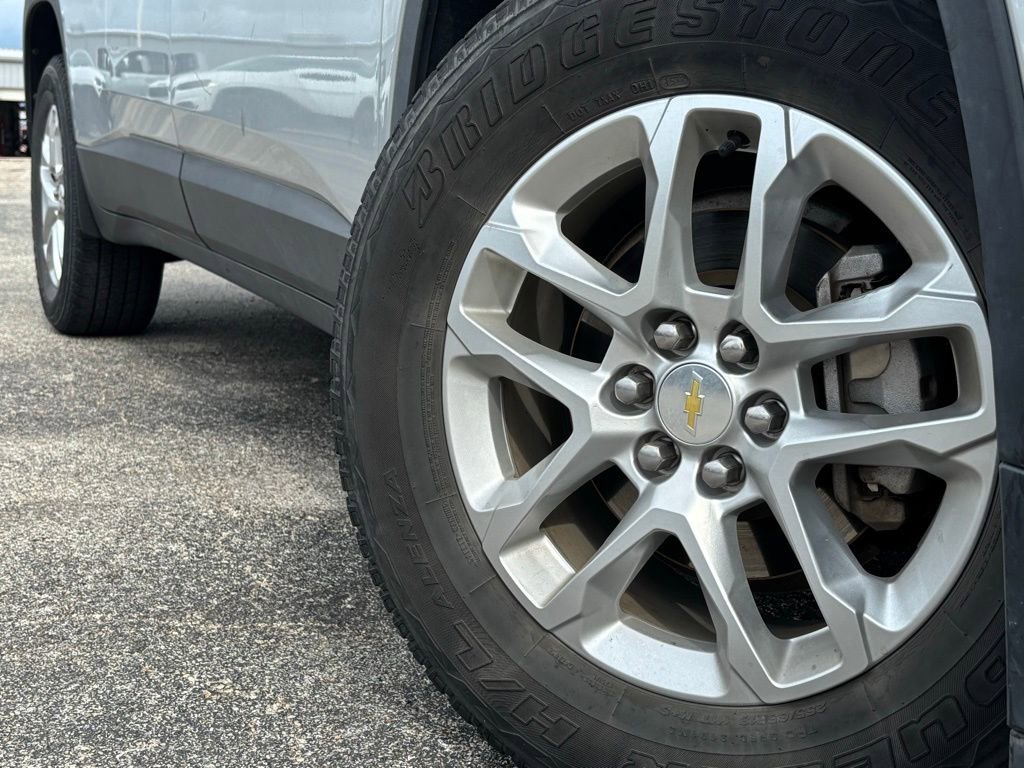 2018 Chevrolet Traverse 1LS photo 2