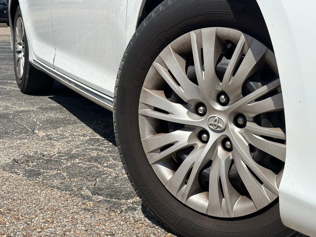 Used 2014 Toyota Camry XLE with VIN 4T4BF1FK7ER434553 for sale in Bryan, TX