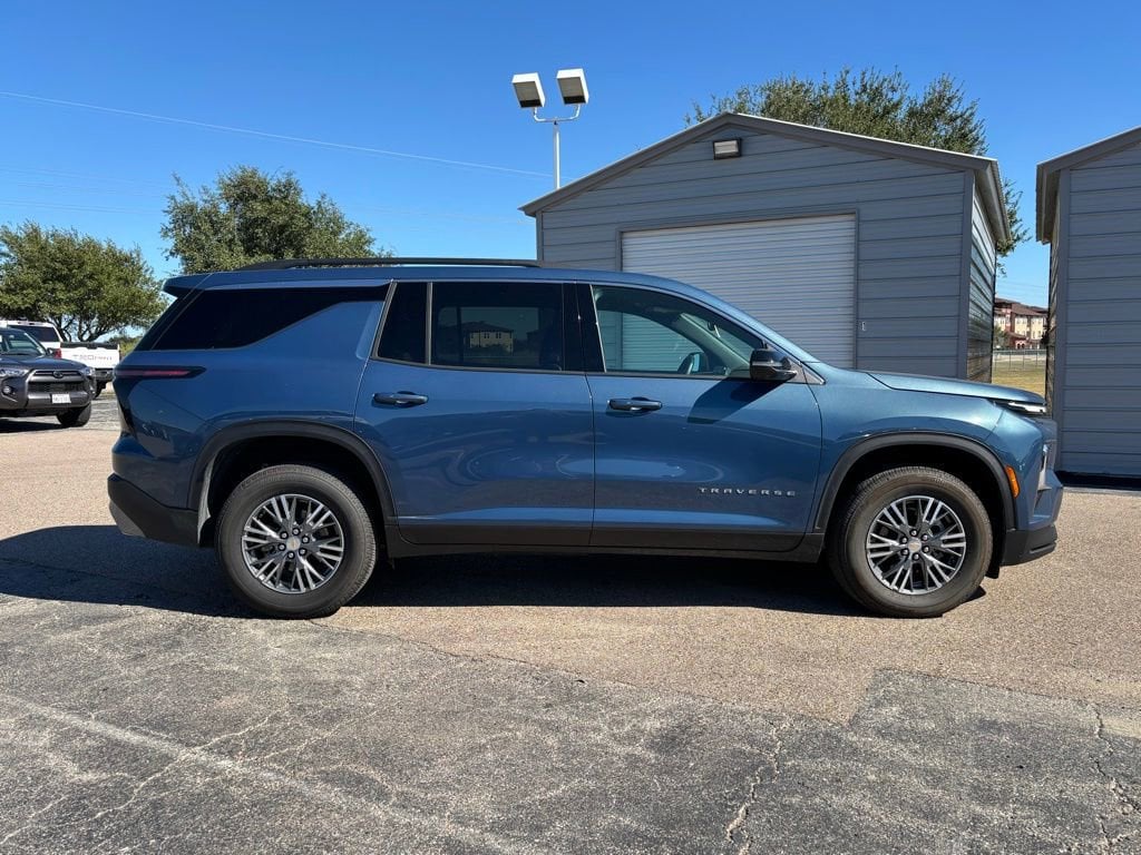 Used 2025 Chevrolet Traverse LT SUV