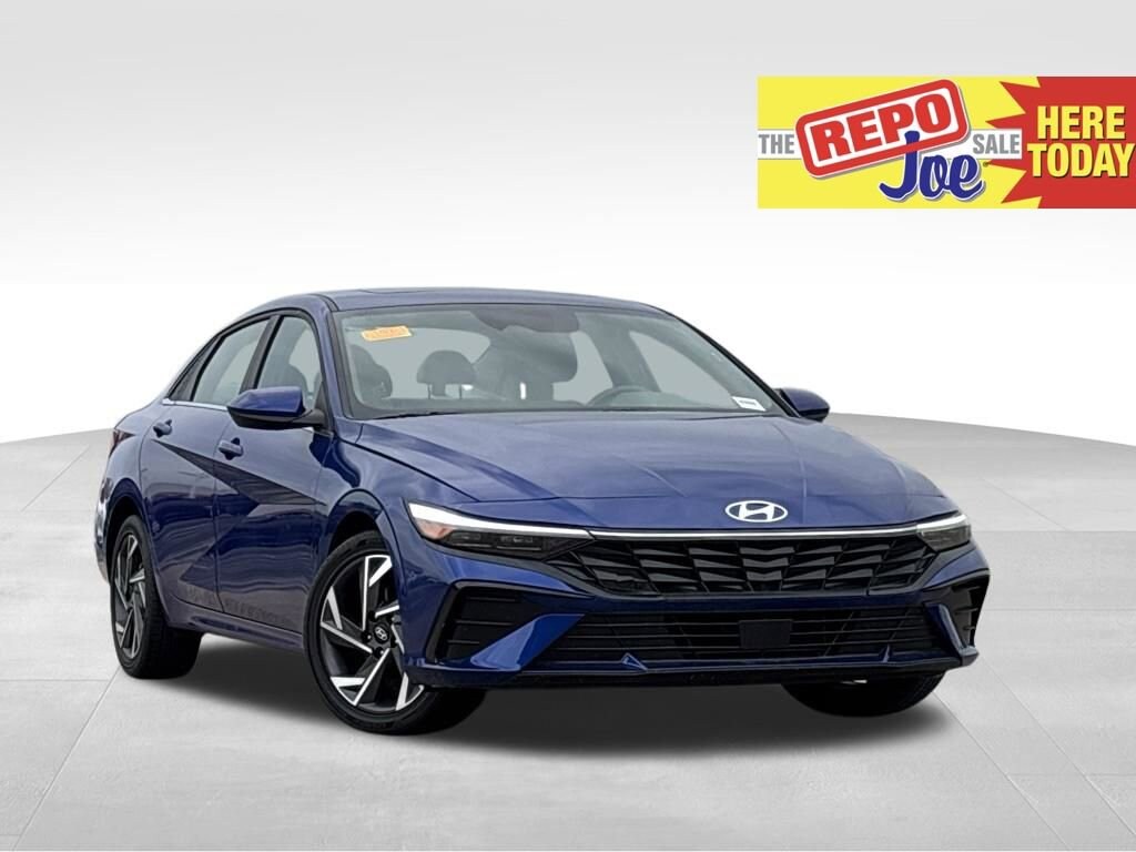 Used 2025 Hyundai Elantra SEL Convenience Sedan