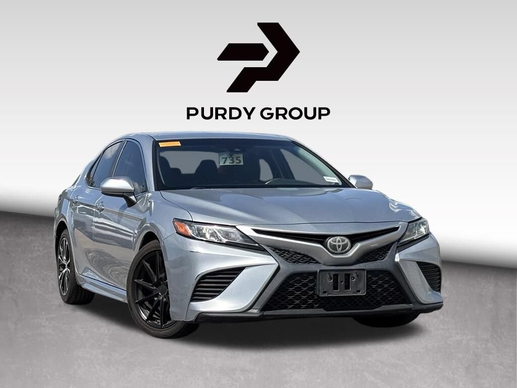 Used 2018 Toyota Camry SE Sedan