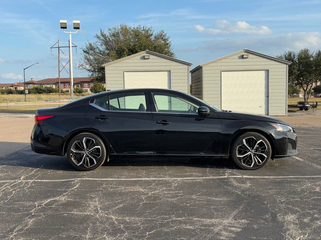 2024 Nissan Altima 2.5 SR photo 4
