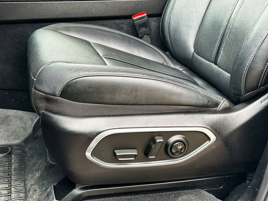 2024 Jeep Wagoneer L Series III - Photo 11