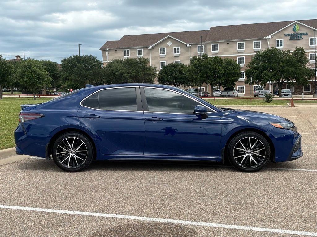 View vehicle photo 5