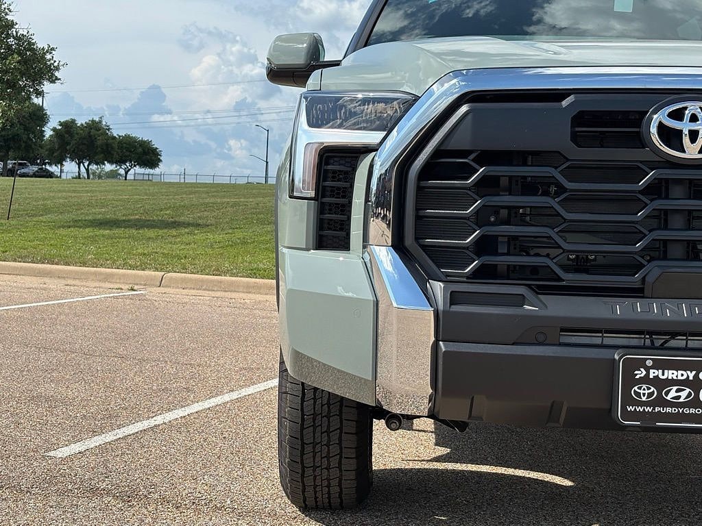 New 2026 Toyota Tundra SR5 SR5 CREWMAX 5.5