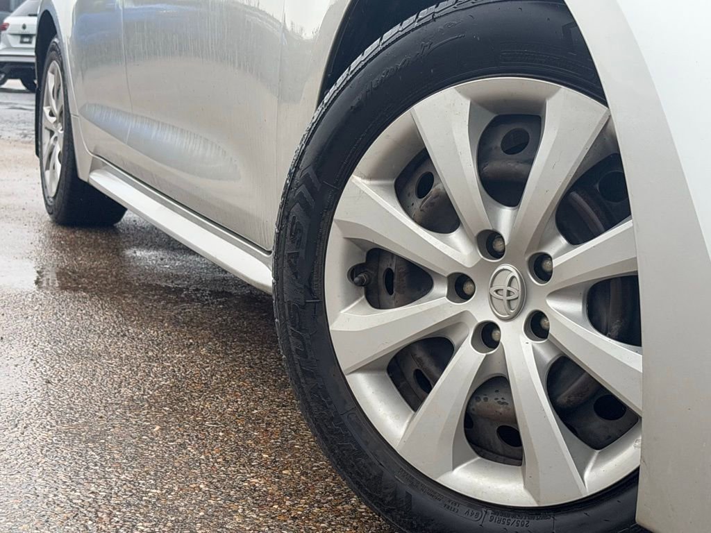 2020 Toyota Corolla LE photo 2