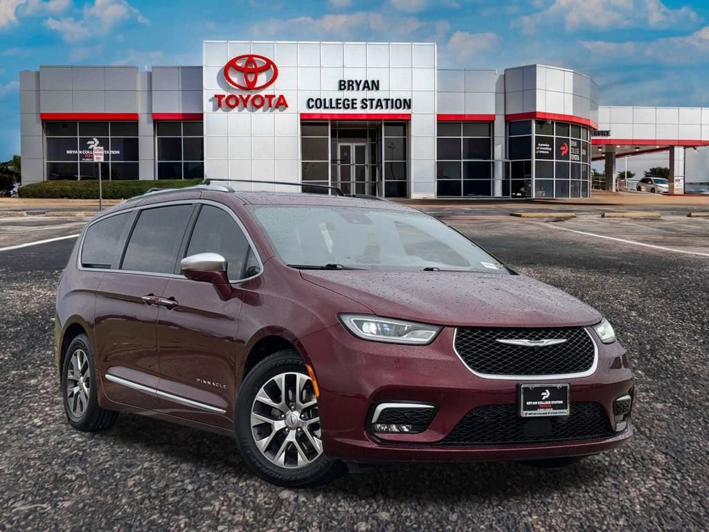 2022 Chrysler Pacifica Hybrid Pinnacle Hybrid's photo