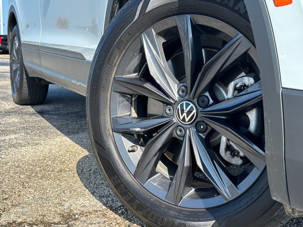 Used 2022 Volkswagen Tiguan SE with VIN 3VV3B7AX7NM073464 for sale in Bryan, TX