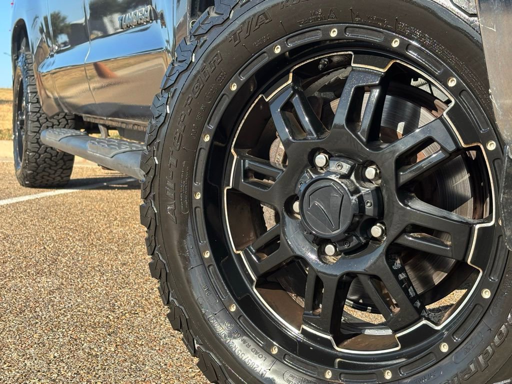 2016 Toyota Tundra SR5 photo 2