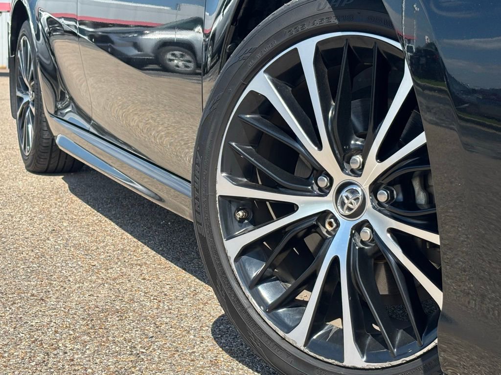 Used 2018 Toyota Camry SE with VIN 4T1B11HK6JU141548 for sale in Bryan, TX