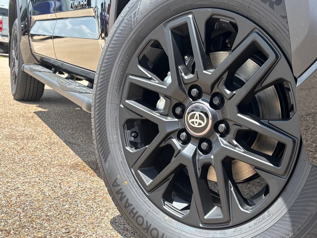 New 2026 Toyota Tundra Limited LIMITED CREWMAX 5.5