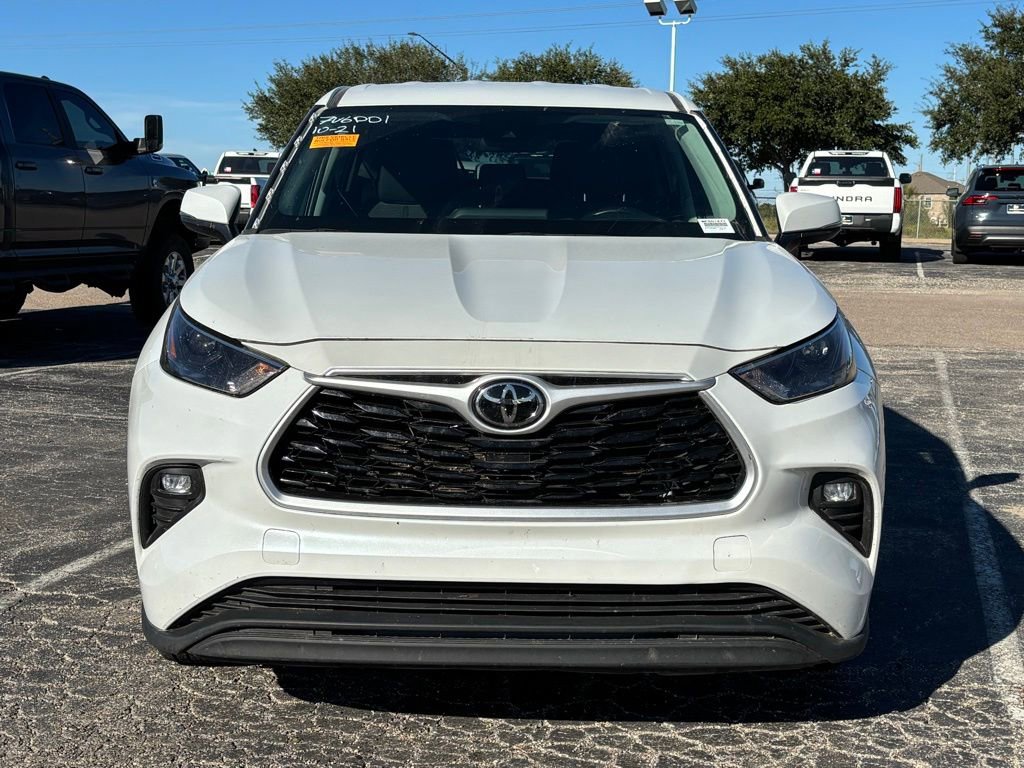 2023 Toyota Highlander LE photo 2