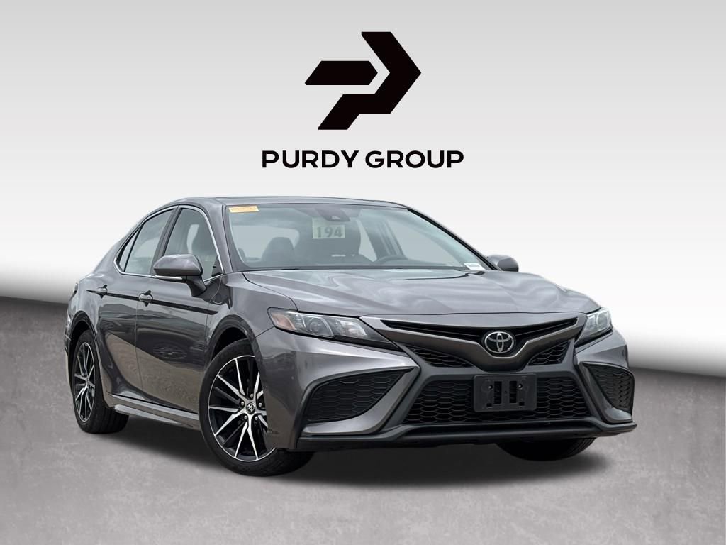 2023 Toyota Camry SE's photo