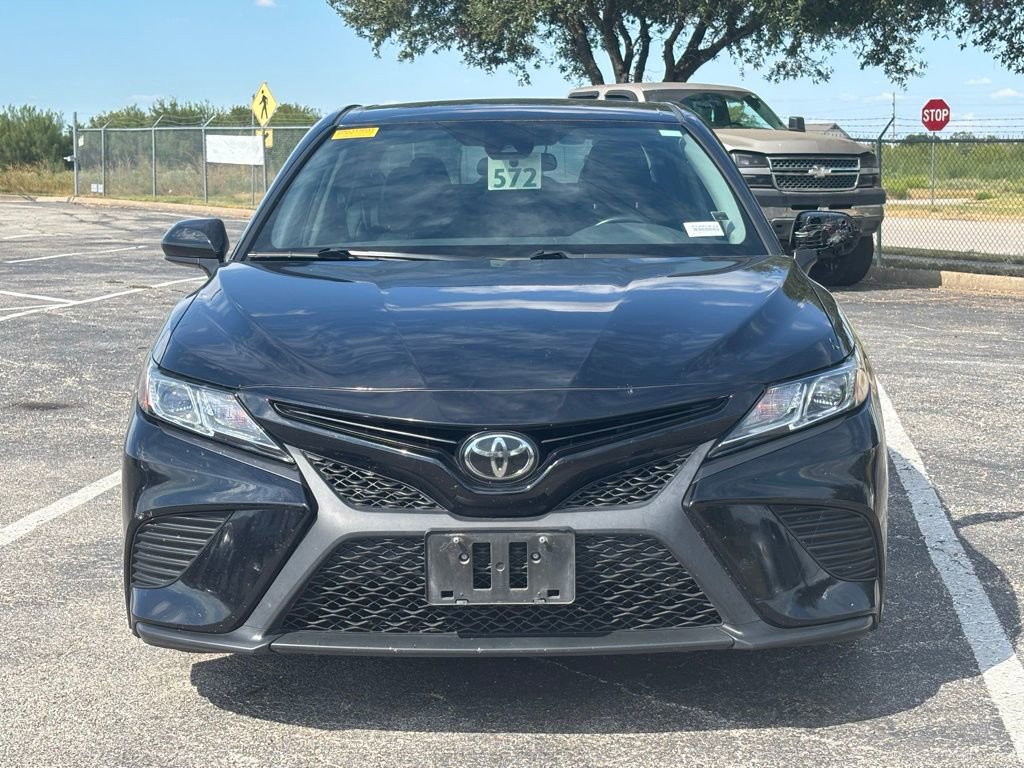 2020 Toyota Camry SE photo 3