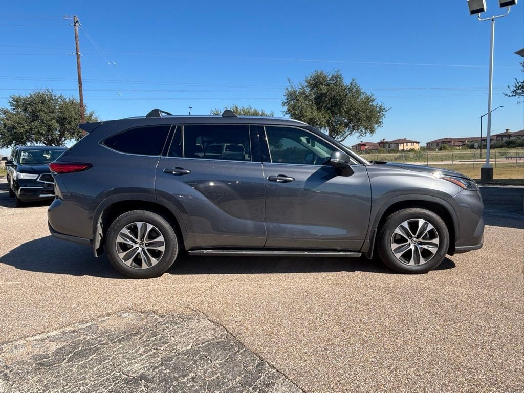 2020 Toyota Highlander XLE photo 3