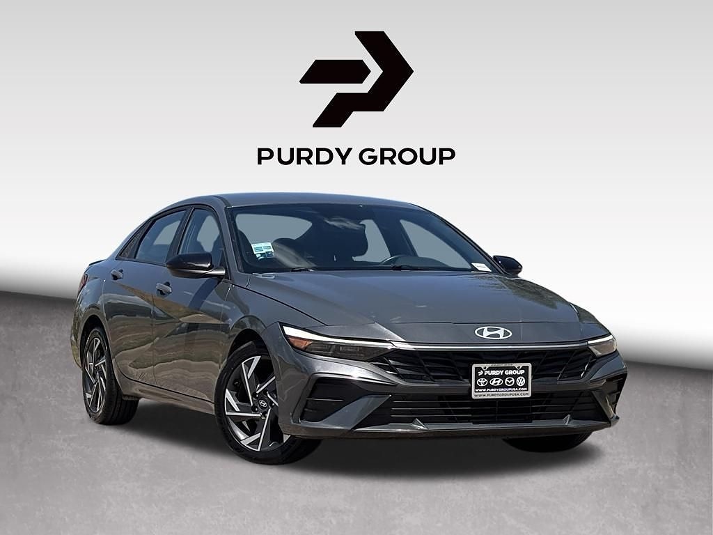 Pre-Owned 2025 Hyundai Elantra SEL Sport