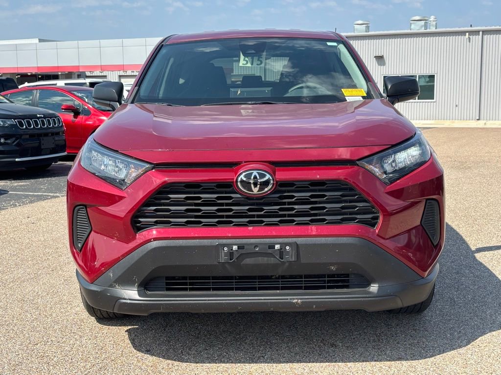 2022 Toyota RAV4 LE photo 2