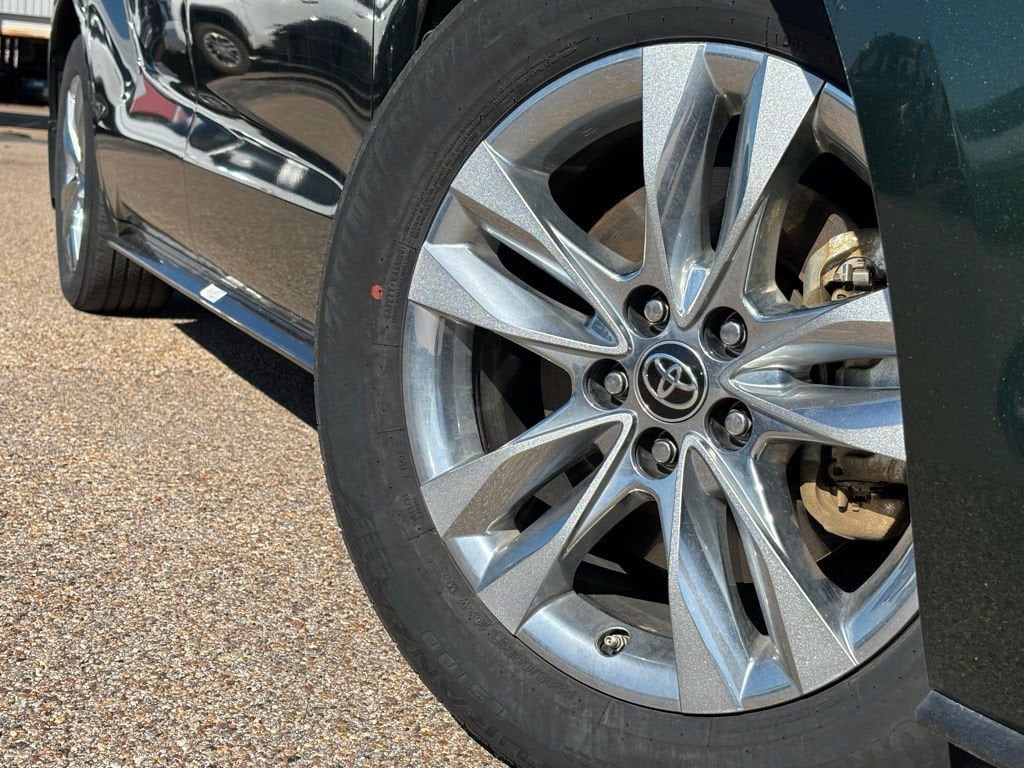 Used 2024 Toyota Sienna Limited 7 Passenger Van Passenger Van