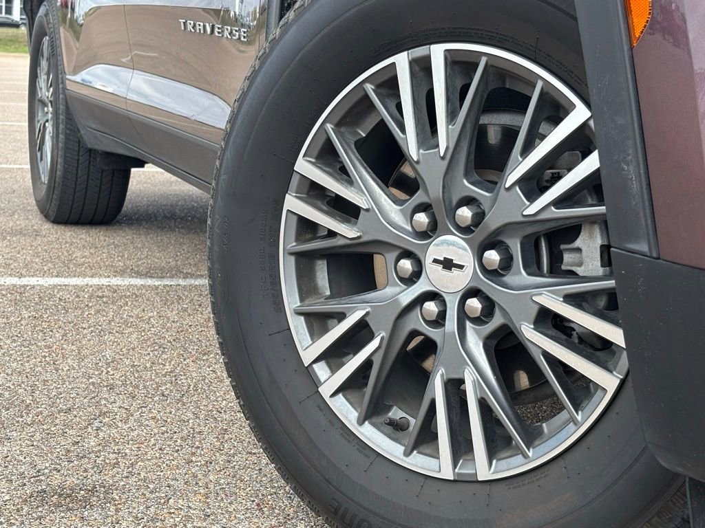 Used 2024 Chevrolet Traverse LT SUV