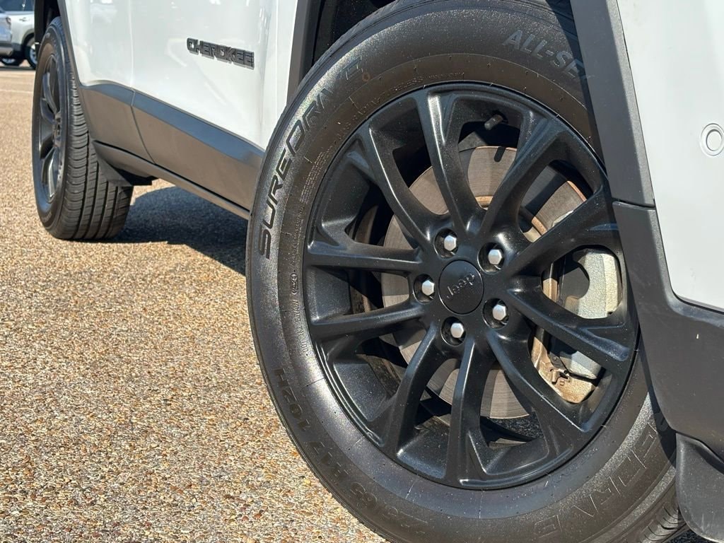 Used 2023 Jeep Cherokee Altitude Lux SUV