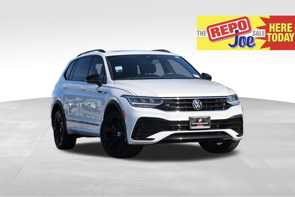 2024 Volkswagen Tiguan SE R-LINE BLACK's photo