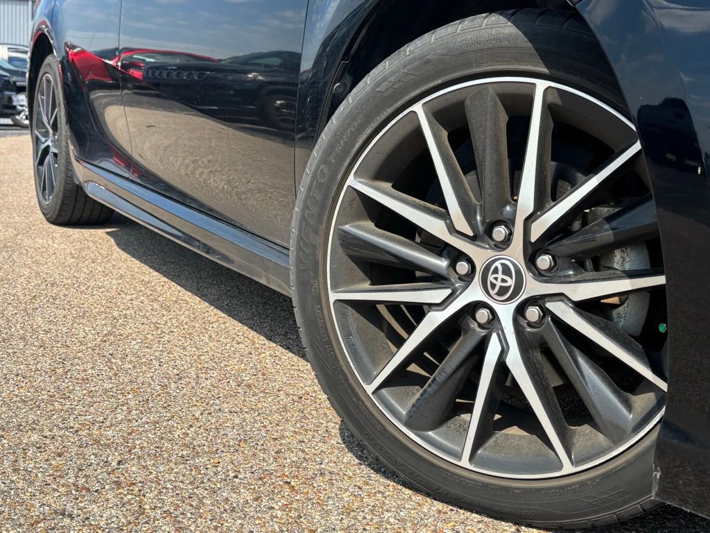 2021 Toyota Camry SE photo 2