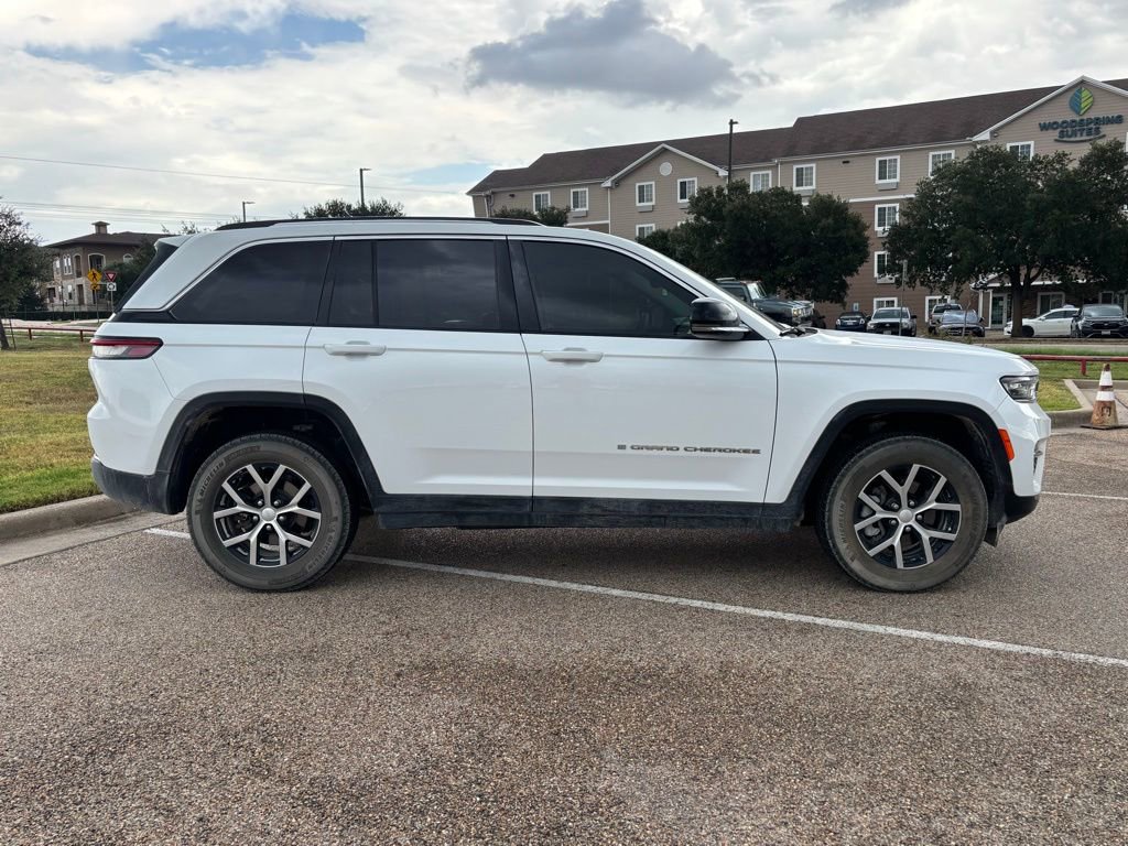 2024 Jeep Grand Cherokee Limited photo 3