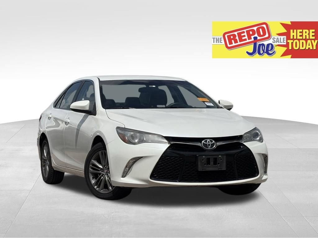 White (Blizzard Pearl) 2017 Toyota Camry SE Sedan Front-Wheel Drive Automatic