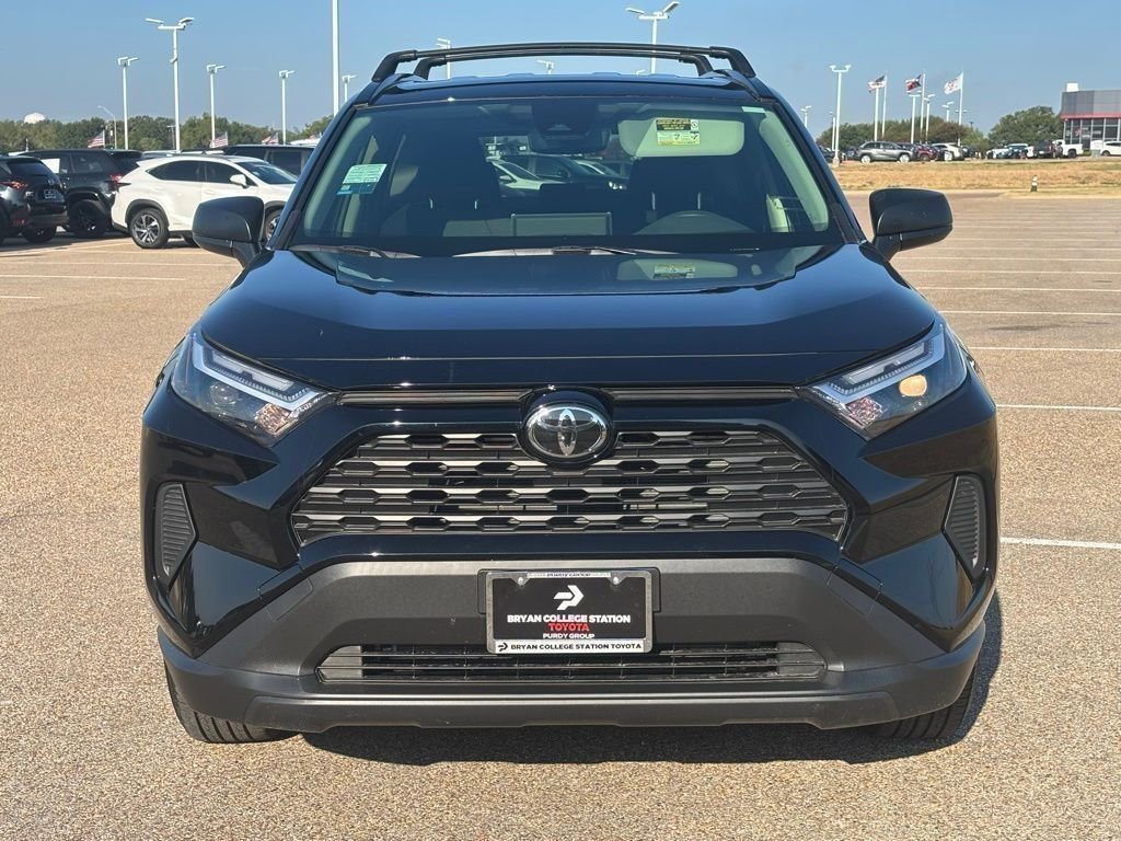 2025 Toyota RAV4 Hybrid LE photo 3