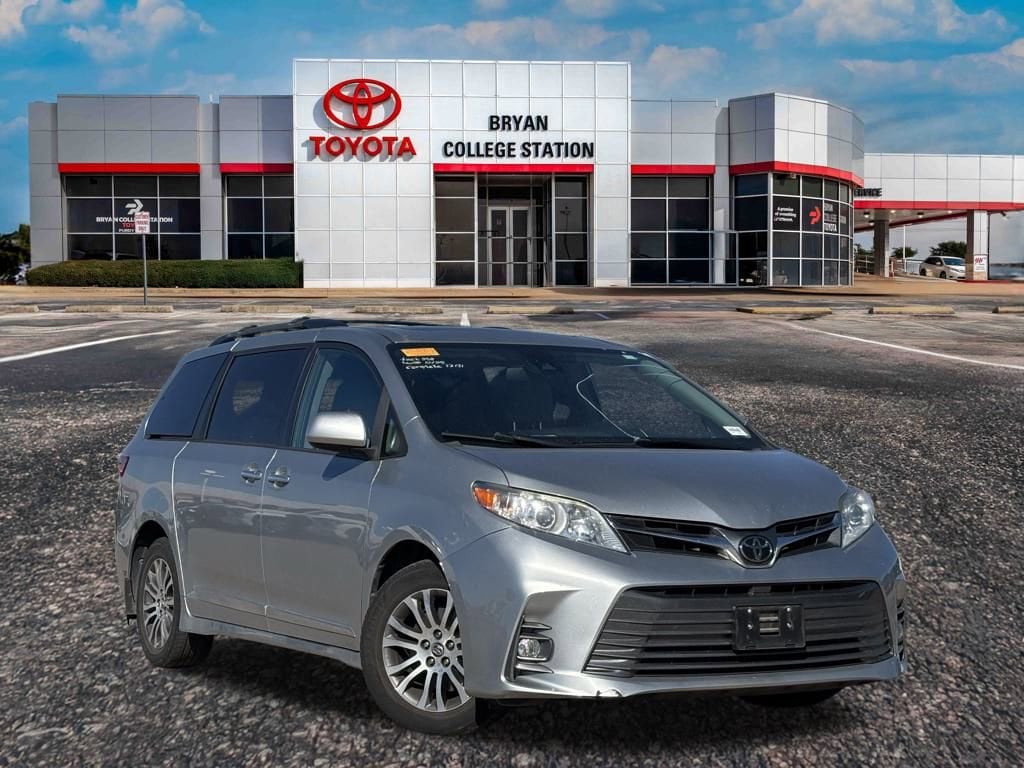 2020 Toyota Sienna XLE Premium's photo