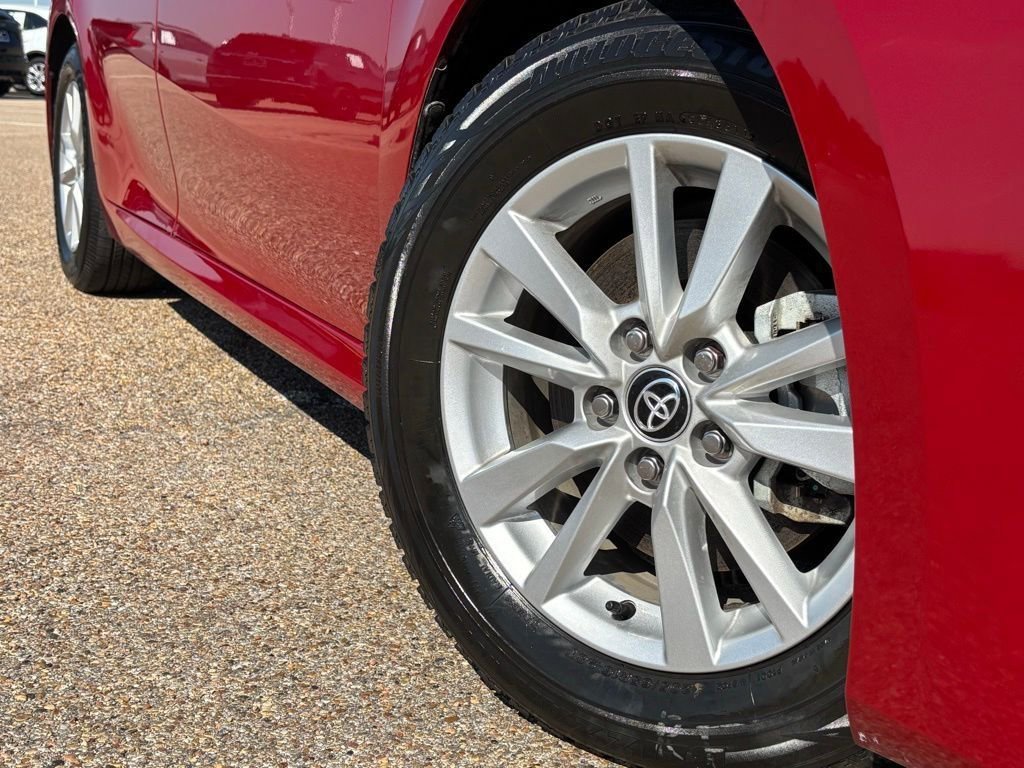 2025 Toyota Camry LE photo 2