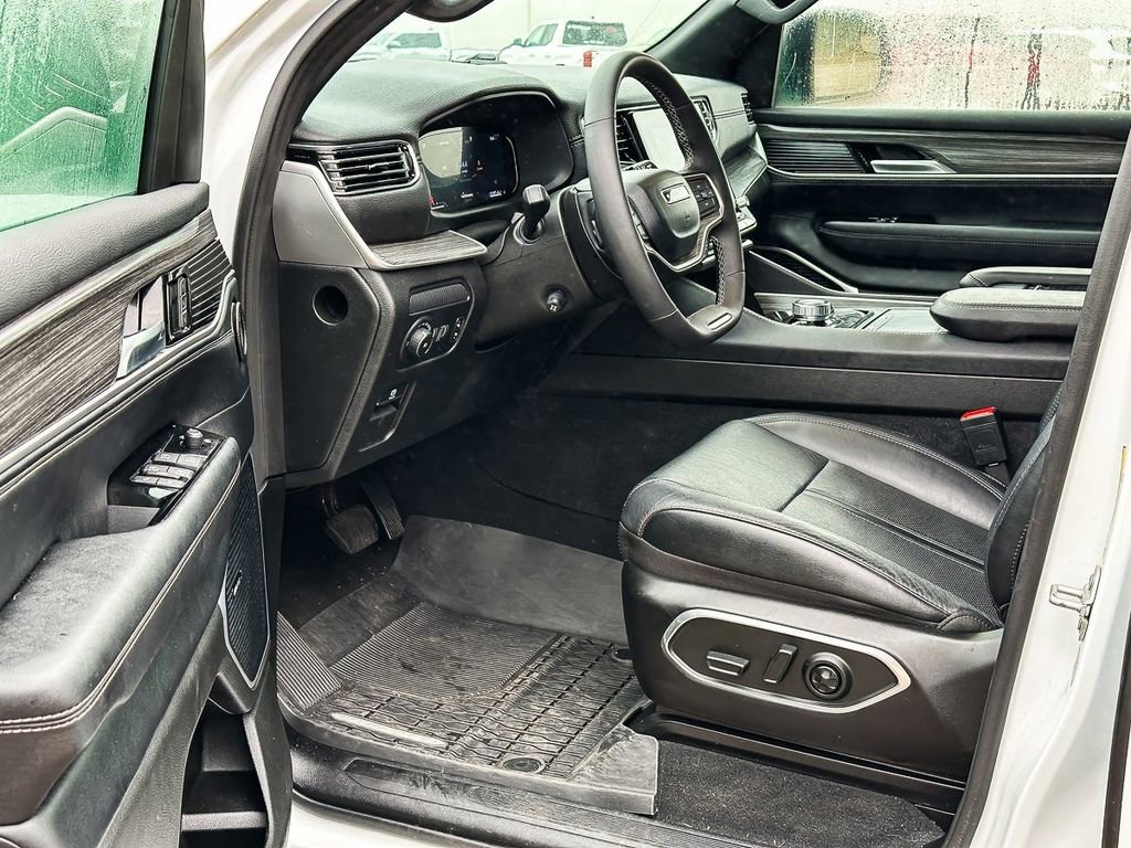 2024 Jeep Wagoneer L Series III - Photo 8