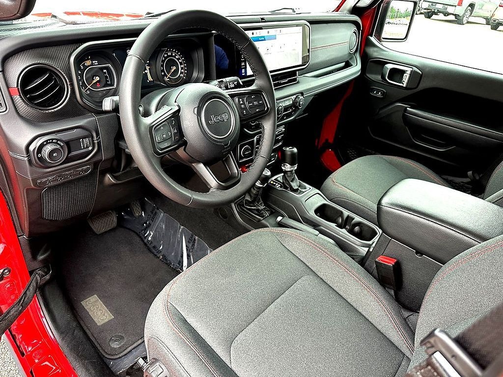 2025 Jeep Wrangler 4-Door Rubicon - Photo 13