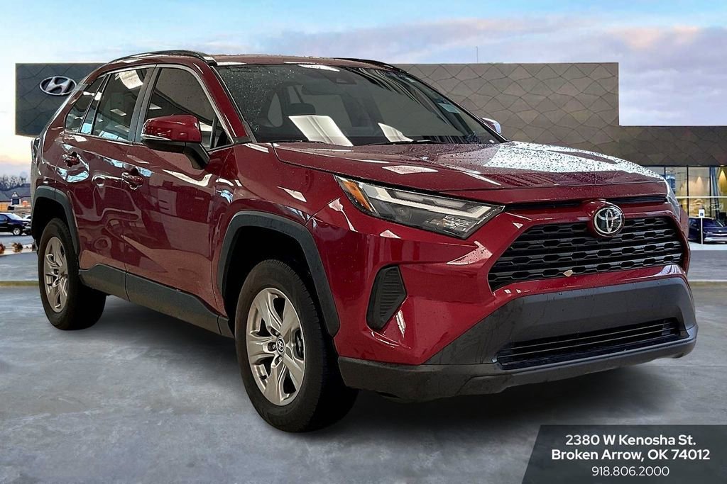 2023 Toyota RAV4 XLE photo 2