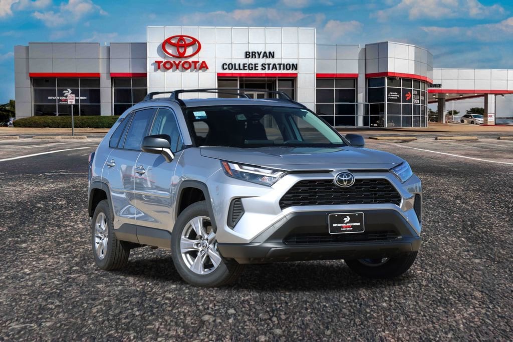 2025 Toyota RAV4 LE's photo