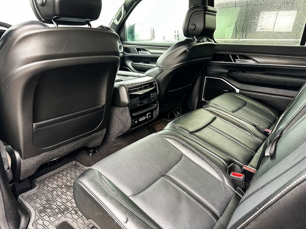 2024 Jeep Wagoneer L Series III - Photo 27