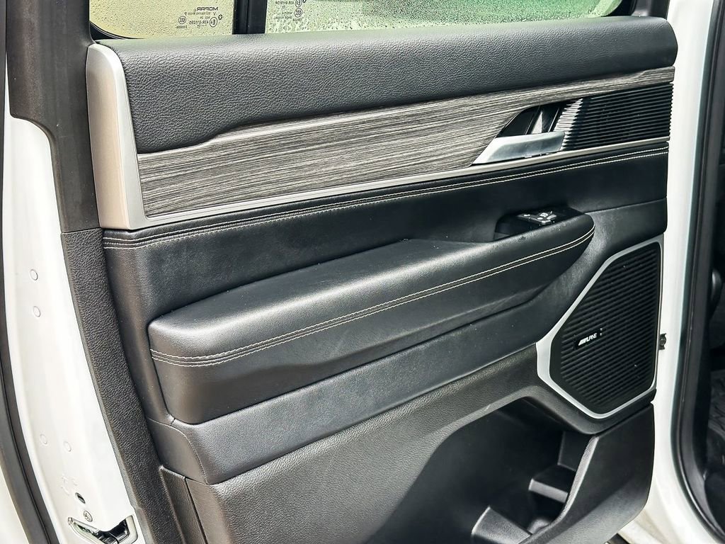 2024 Jeep Wagoneer L Series III - Photo 28