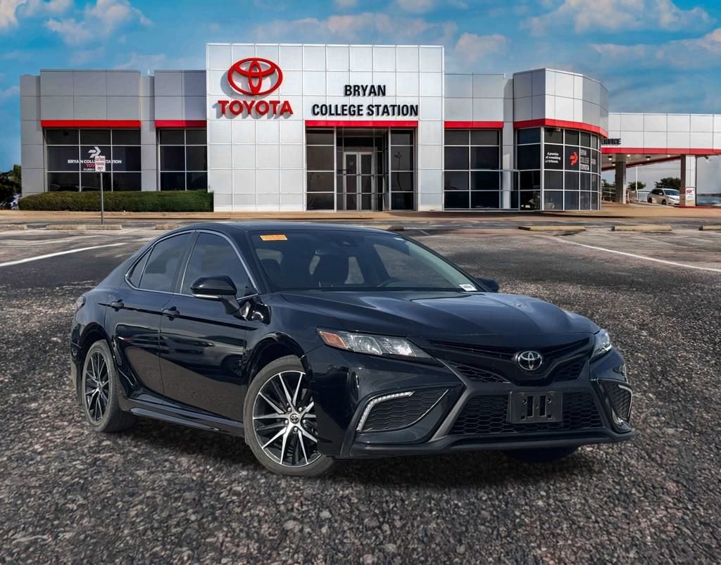 2023 Toyota Camry SE's photo