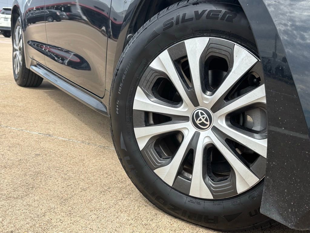 2022 Toyota Corolla Hybrid LE photo 2