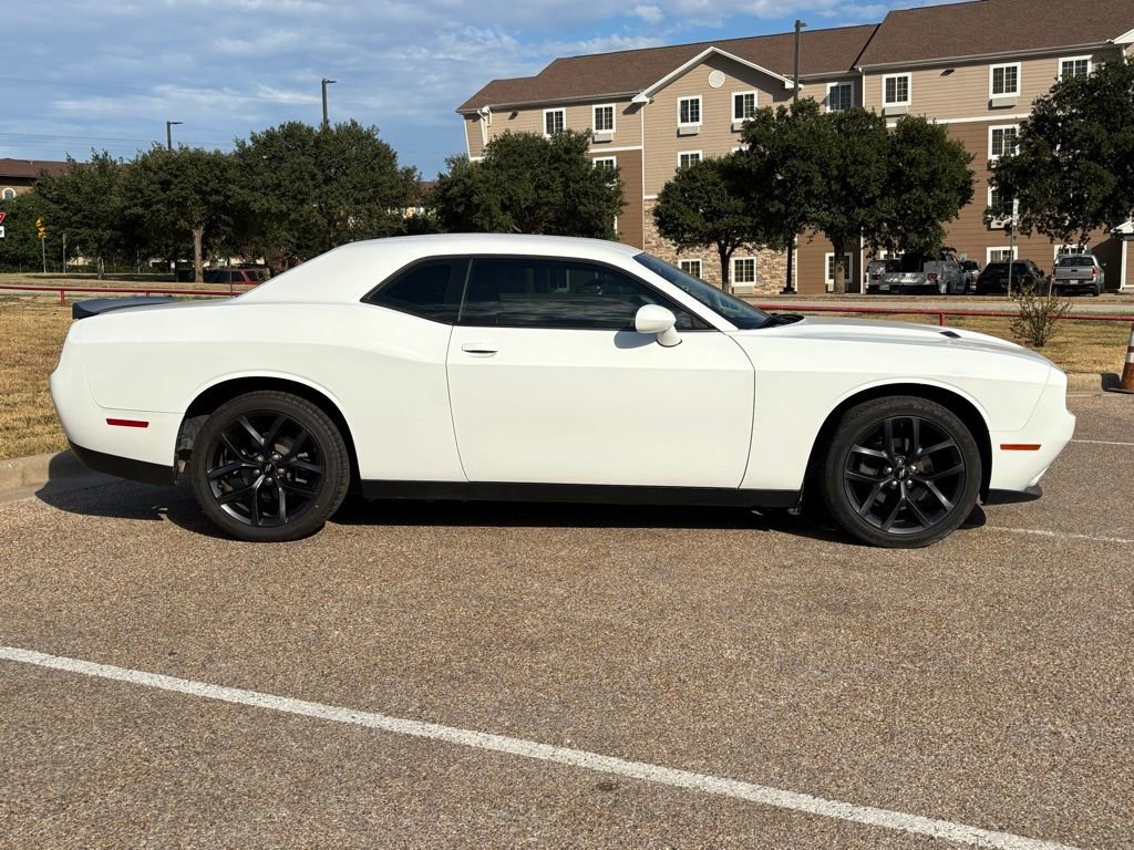 2019 Dodge Challenger SXT photo 4