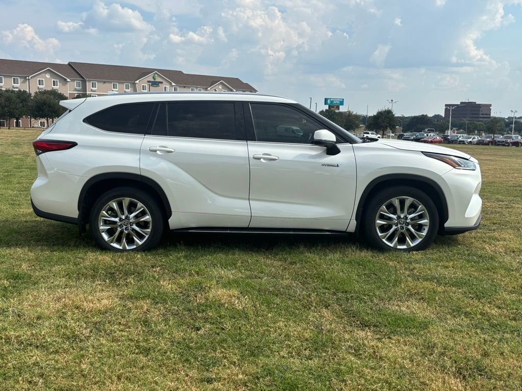 2021 Toyota Highlander Hybrid Limited photo 3