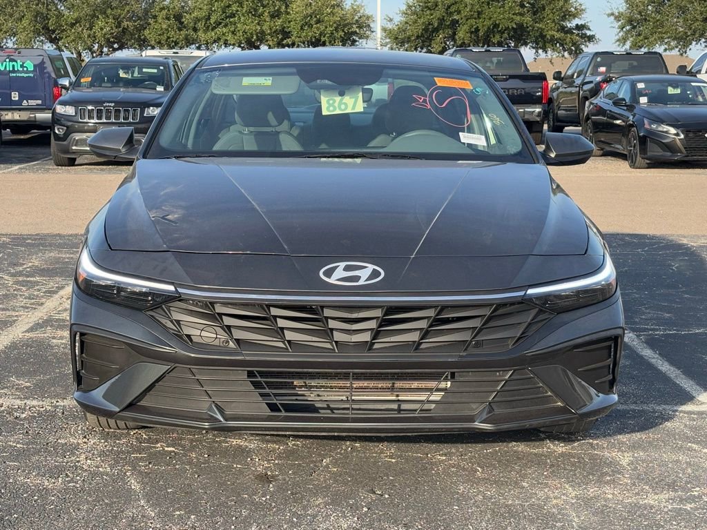 2024 Hyundai Elantra SEL photo 2