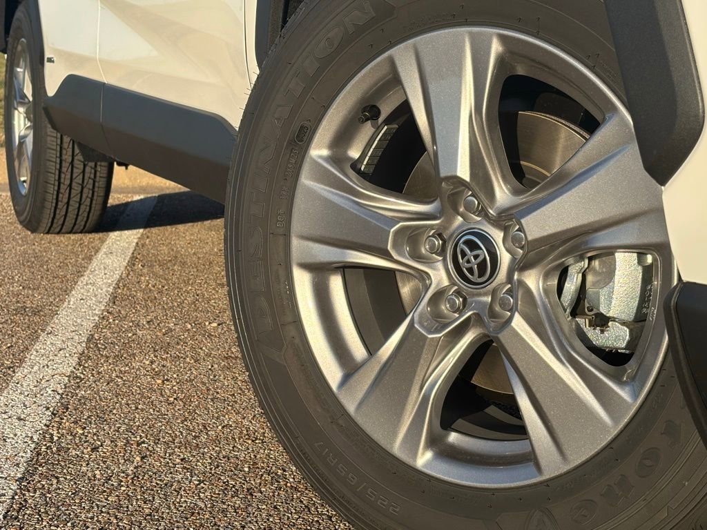 New 2025 Toyota RAV4 Hybrid LE LE AWD SUV